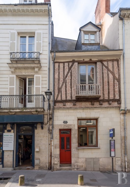 Dans le centre de Tours, une maison à colombages du 15e siècle - photo  n°2